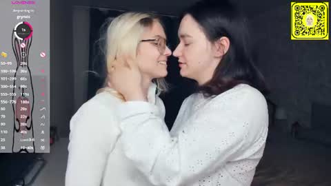 Snapshot of lacyedison chatting on 8, 7, 2026 Violet and Isabel online show from 8, 7, 2026