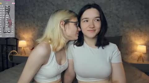 Snapshot of lacyedison chatting on 22, 7, 2026 Violet and Isabel online show from 22, 7, 2026