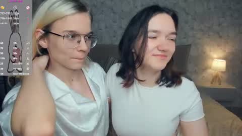 Snapshot of lacyedison chatting on 25, 7, 2026 Violet and Isabel online show from 25, 7, 2026