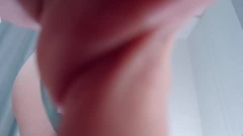 lady_biscuit online show from 4, 12, 2025