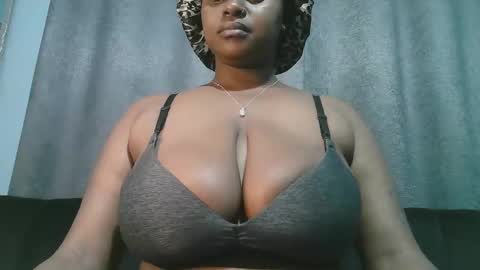 Snapshot of lady_dearra chatting on 1, 4, 2026 lady_dearra online show from 1, 4, 2026
