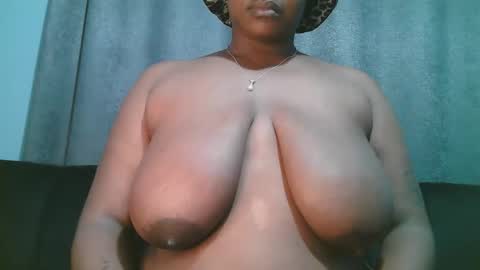 Snapshot of lady_dearra chatting on 6, 4, 2026 lady_dearra online show from 6, 4, 2026