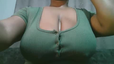Snapshot of lady_dearra chatting on 22, 4, 2026 lady_dearra online show from 22, 4, 2026