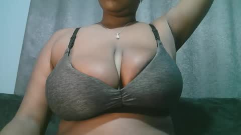 Snapshot of lady_dearra chatting on 1, 5, 2026 lady_dearra online show from 1, 5, 2026