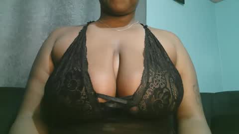 Snapshot of lady_dearra chatting on 5, 5, 2026 lady_dearra online show from 5, 5, 2026