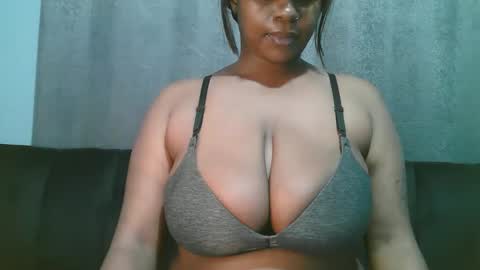 Snapshot of lady_dearra chatting on 23, 5, 2026 lady_dearra online show from 23, 5, 2026