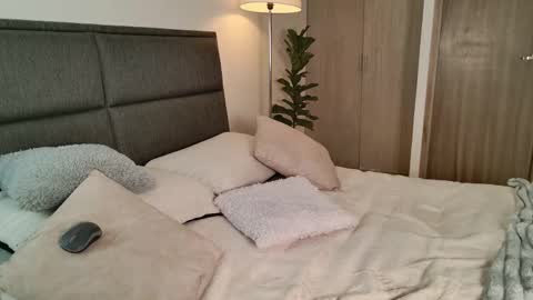 Snapshot of lady_ni chatting on 11, 2, 2026 700 1300 -5 online show from 11, 2, 2026