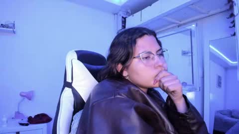 Snapshot of ladybrown_16 chatting on 14, 5, 2026 Lady online show from 14, 5, 2026