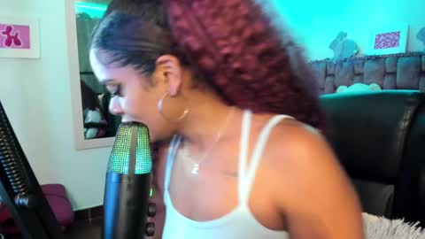 Snapshot of ladydanniela chatting on 18, 12, 2024 leidy daniela online show from 18, 12, 2024