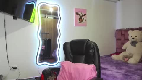 Snapshot of ladydanniela chatting on 4, 2, 2026 leidy daniela online show from 4, 2, 2026