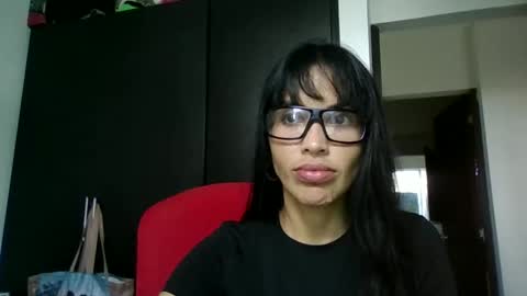 Snapshot of ladygagga31 chatting on 6, 5, 2026 MIA online show from 6, 5, 2026