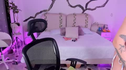 Lady  online show from 25, 10, 2025