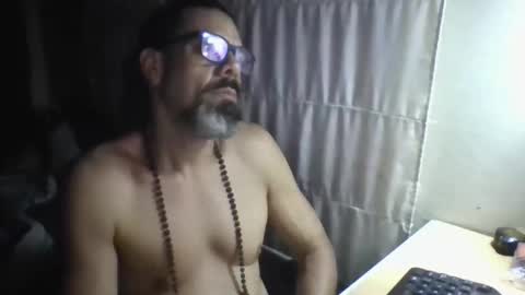 La Genova esta Dura beard boy male dick mastubate latinosexy latinohot latino glasses mature strong stronglegs online show from 18, 4, 2026
