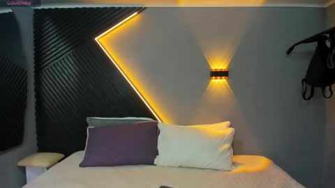    online show from 14, 4, 2026