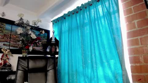 laia_hadid online show from 10, 4, 2026