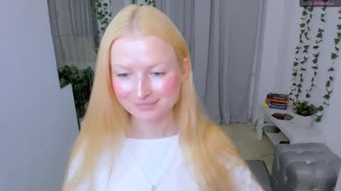 Snapshot of laly_peach chatting on 27, 5, 2026 Laly online show from 27, 5, 2026