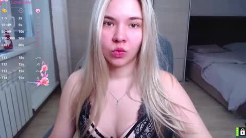 Snapshot of lana__nova chatting on 8, 11, 2025 Lana online show from 8, 11, 2025