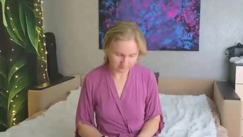 LanaviSmith online show from 19, 12, 2025