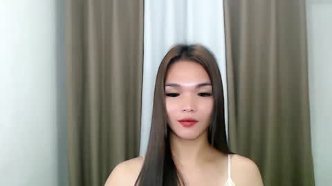 lanawyatt_ online show from 25, 2, 2025