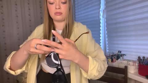 Hello My name is Lola online show from 28, 3, 2026