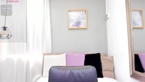 Snapshot of lara_martin chatting on 4, 6, 2026 700 200 online show from 4, 6, 2026