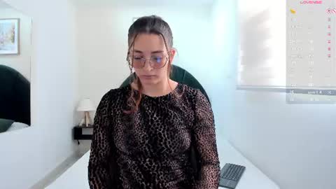 Snapshot of lara_martin chatting on 13, 6, 2026 700 200 online show from 13, 6, 2026