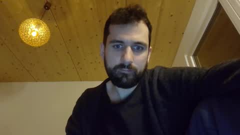 laraaan online show from 15, 3, 2026