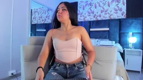 Snapshot of larabrook chatting on 1, 4, 2026 Lara online show from 1, 4, 2026
