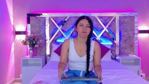 Snapshot of larabrook chatting on 13, 4, 2026 Lara online show from 13, 4, 2026