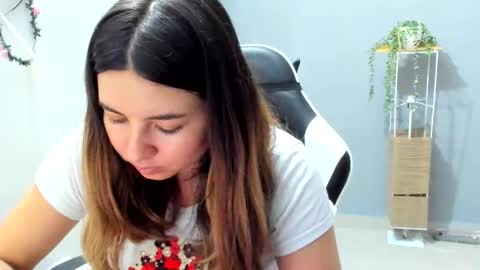 Snapshot of laracat18 chatting on 3, 6, 2026 Lara online show from 3, 6, 2026