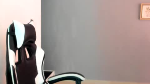 Snapshot of laracat18 chatting on 15, 7, 2026 Lara online show from 15, 7, 2026