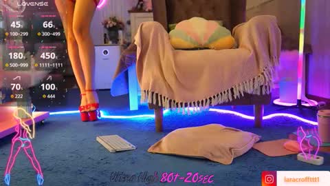 Snapshot of laracroftt chatting on 30, 11, 2025 laracroftt online show from 30, 11, 2025