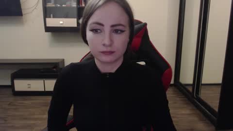 Laralianna online show from 2, 3, 2025