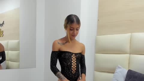 Snapshot of laramoon_ chatting on 22, 2, 2025 LARA online show from 22, 2, 2025