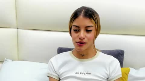 Snapshot of laramoon_ chatting on 6, 3, 2025 LARA online show from 6, 3, 2025