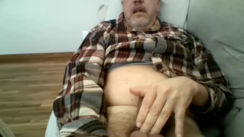 Snapshot of largerthanavg2plz chatting on 16, 3, 2026 Large2PLZ online show from 16, 3, 2026