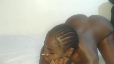 Snapshot of larvy12 chatting on 4, 4, 2026 larvy12 online show from 4, 4, 2026