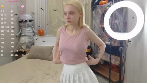 Emilia for my friends Amy online show from 6, 11, 2025