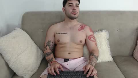 Snapshot of latam_ chatting on 11, 1, 2026 YOUR BABY online show from 11, 1, 2026