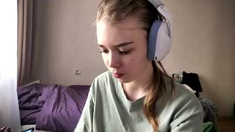 Snapshot of lateshastarnaud chatting on 19, 4, 2026 Linet online show from 19, 4, 2026