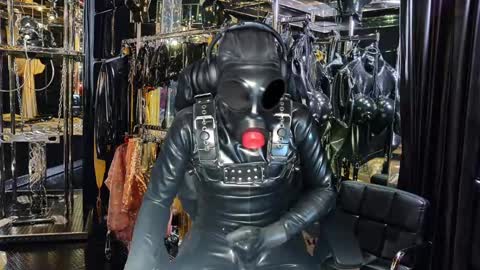 Snapshot of latexlover202 chatting on 23, 12, 2024 latexlover202 online show from 23, 12, 2024