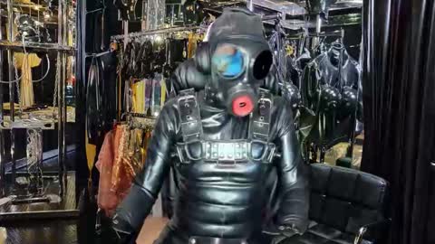 Snapshot of latexlover202 chatting on 17, 11, 2025 latexlover202 online show from 17, 11, 2025