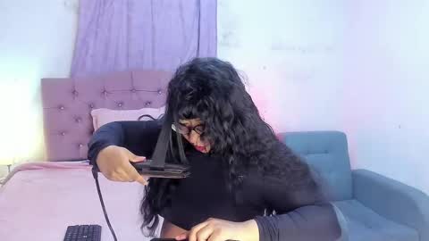 Snapshot of latinabombsheell chatting on 11, 5, 2026 Martina online show from 11, 5, 2026