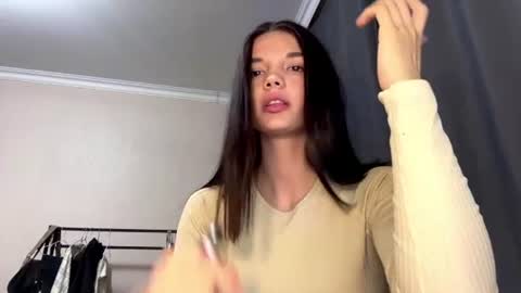 Snapshot of latinadubill chatting on 17, 6, 2026 Sophie online show from 17, 6, 2026