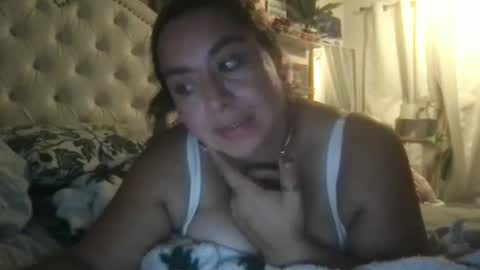 Snapshot of latinalinda02 chatting on 14, 10, 2025 latinalinda02 online show from 14, 10, 2025