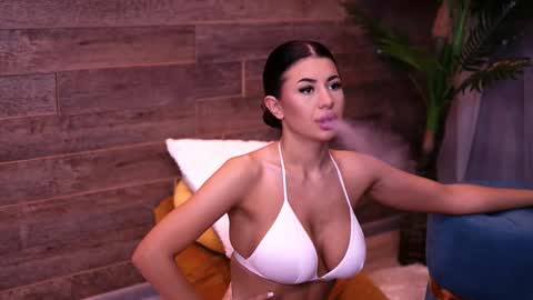 Latina online show from 5, 10, 2025