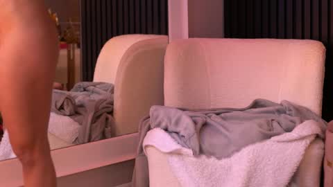 Latina online show from 8, 4, 2026