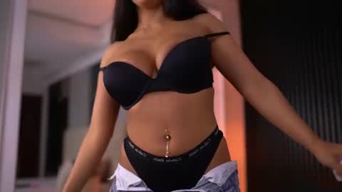 Snapshot of latinaloco chatting on 8, 7, 2026 Latina online show from 8, 7, 2026