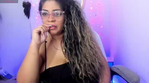 Snapshot of latinamav22 chatting on 5, 7, 2026 latinamav22 online show from 5, 7, 2026