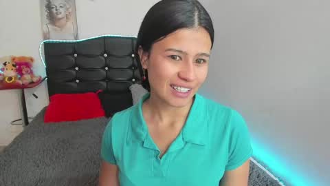 Snapshot of latinaqueen023 chatting on 4, 5, 2026 Luna online show from 4, 5, 2026